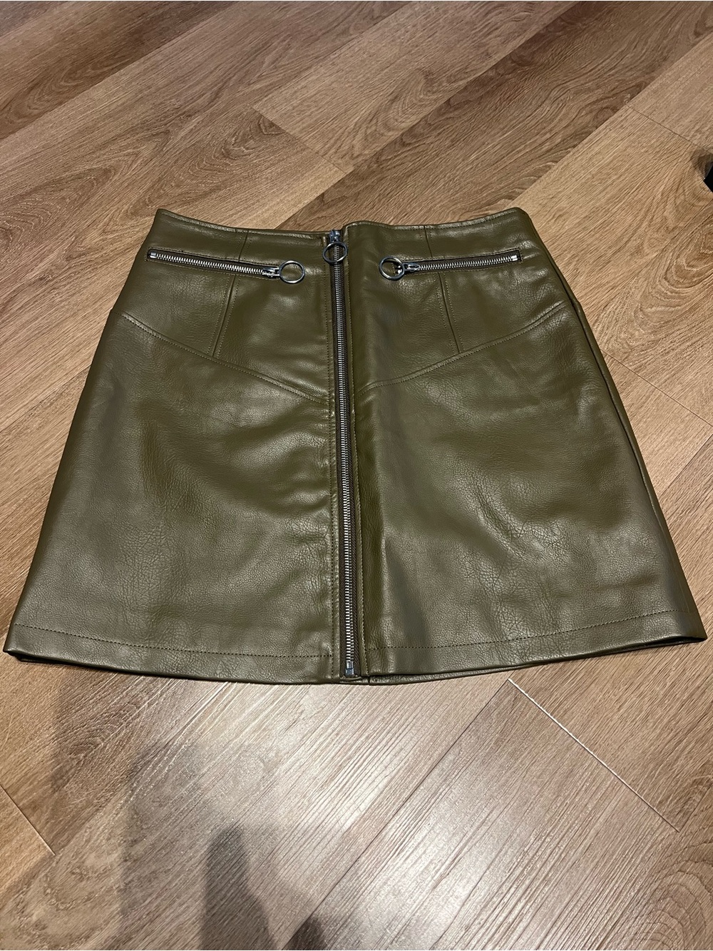 Mark Alan Olive Faux Leather Zip-Front Mini Skirt. Medium